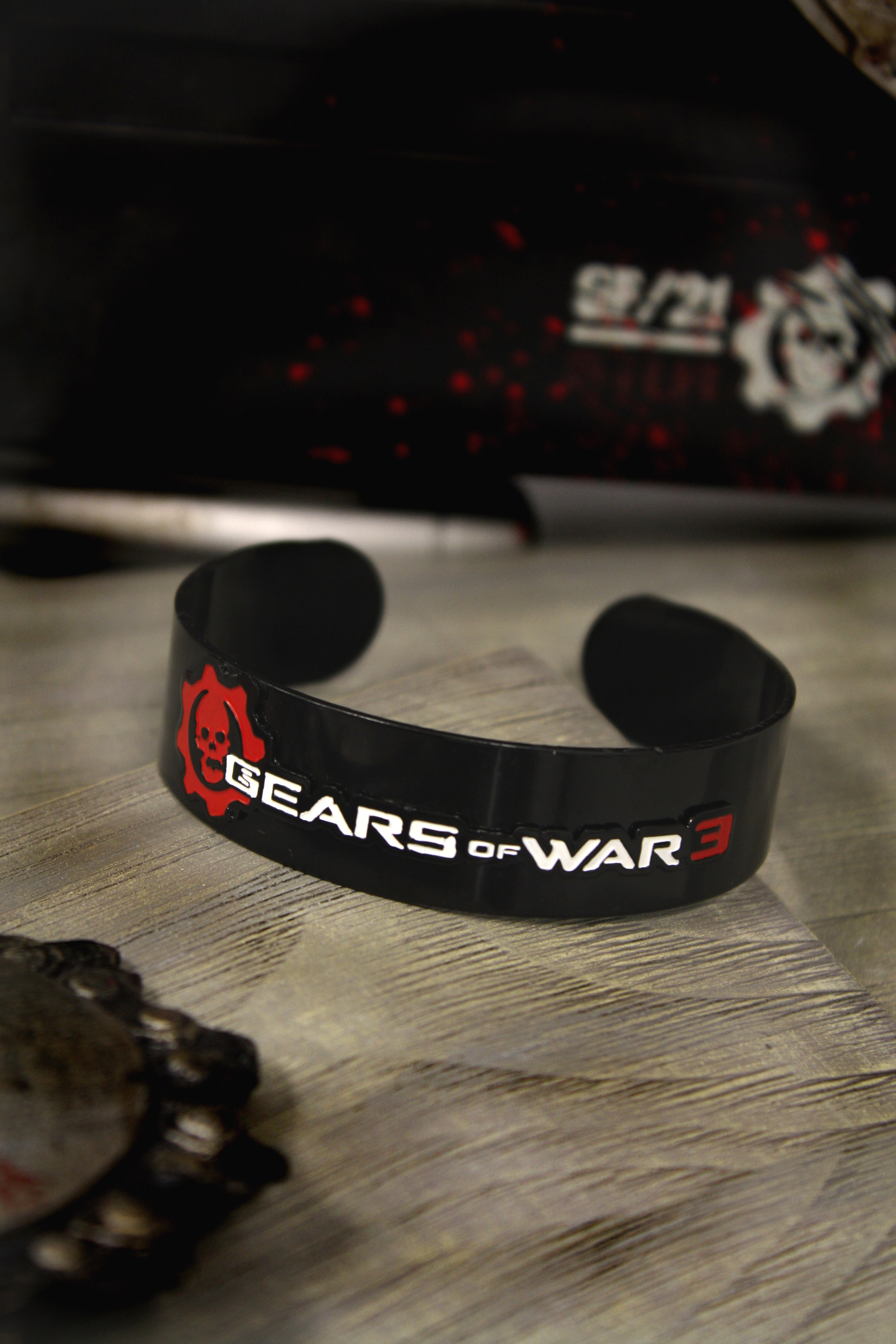 52170 GOW3 Black Cuff