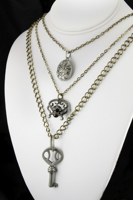 23006 Alice Necklace 02 W800 sml