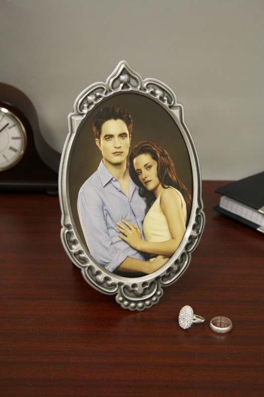 23022 Bella Edward Framed Photo 800