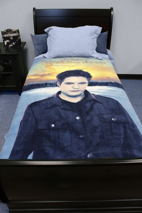 23314 Edward Fleece throw