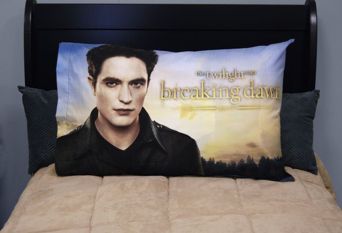 23316 Edward Pillowcase