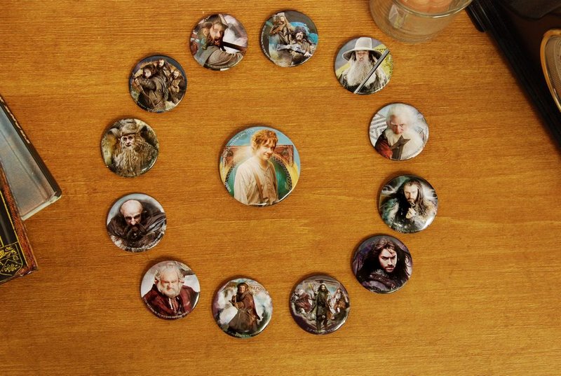 46829 Hobbit Pin Set