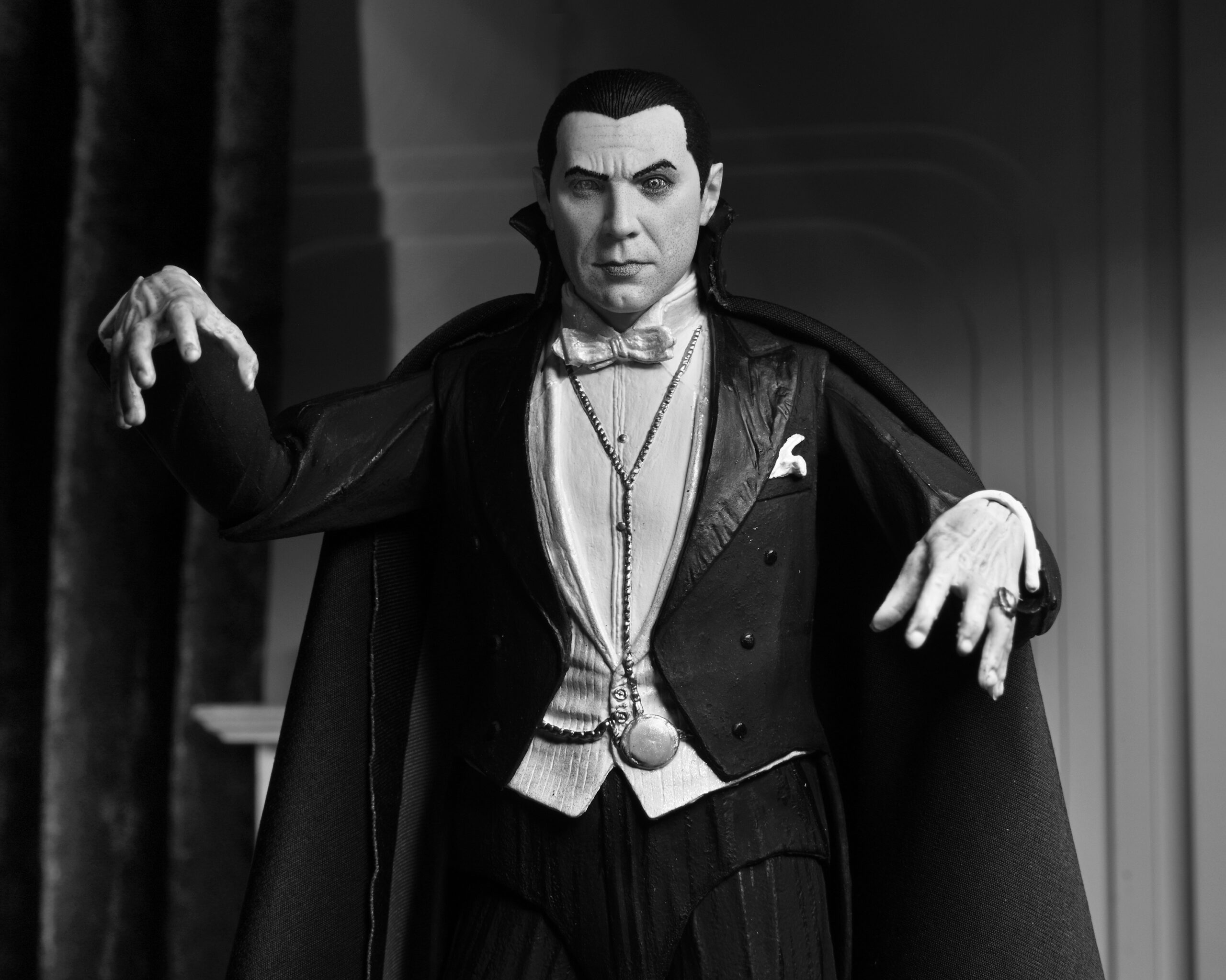 NECAOnline.com | Universal Monsters – 7” Scale Action Figure – Ultimate Dracula (Carfax Abbey)